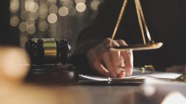 Yargıç Tokmak ve hukuk terazisi