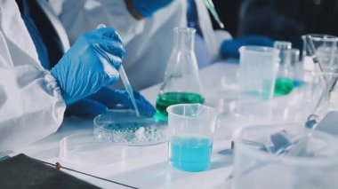 Laboratuarda Laboratuar kapkacakları