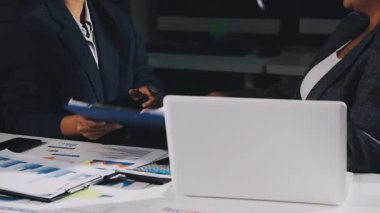 İş Adamları Tokalaşıyor