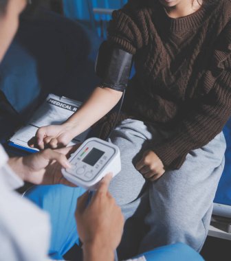 Doktor önlemler kan basıncı hastaya