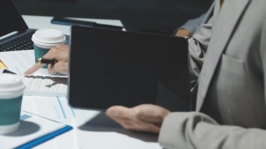 iş takım tartışarak yeni proje