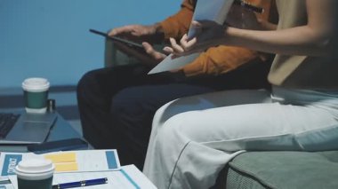 işadamı Office dijital tablet ile çalışma