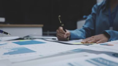 Ofiste çalışan iş adamları