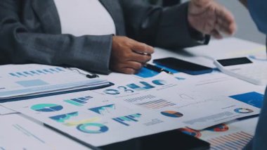 İş ortakları el sıkışıyor. ortaklık kavramı