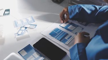 Bir iş adamını tabletle kapatın.