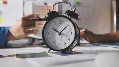 Ofis saati masada.
