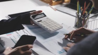 iş adamı belgeleriyle çalışma