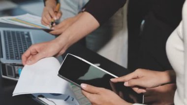 İş ekibi toplantısı ve tartışması