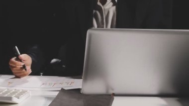 Ofiste çalışan iş ekibi.