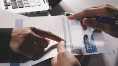 Adam 40 'lık form dolduruyor.