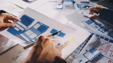 Kağıt üzerine tasarım el çizimlerini kapat