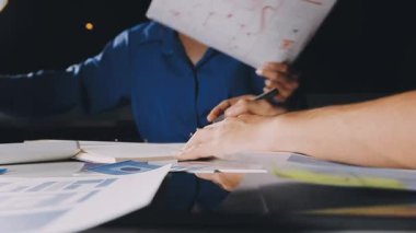 Not defterine işadamının el yazısını kapat