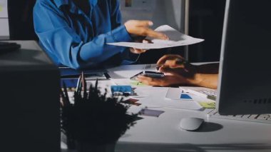 Ofisteki iş adamı.