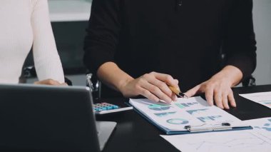 Ofiste çalışan iş kadını..