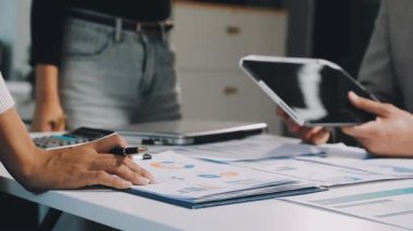 İş adamları birlikte çalışır. takım çalışması konsepti