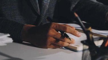 Adam not defterinde yazma