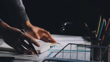 Ofiste çalışan işadamı