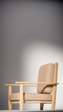 Minimalist ışıklandırmada bej yastıklı modern ahşap koltuk. Mobilya tasarımı, ürün gösterimi ve iç görselleştirme için ideal üç boyutlu tasarım ve mimari modelleme.