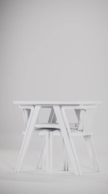 Üç boyutlu modern bistro yemek seti ahşap masa ve yastıklı kumaş sandalyeler. Mobilya katalogları, iç tasarım görselleştirme, ürün gösterimi ve çağdaş dekor kavramları için mükemmel.