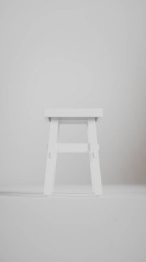 Üç boyutlu minimalist tahta tabure, açılı bacaklar, destek kirişleri ve pürüzsüz bitiş. Mobilya katalogları, ürün görselleştirme, iç tasarım projeleri ve modern dekor sunumları için mükemmel..