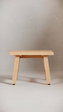 Sağlam tahta tabure, açılı bacaklar, destek kirişleri ve pürüzsüz bitiş. Mobilya katalogları, ürün görselleştirme, iç tasarım projeleri ve minimalist dekor sunumları için ideal.