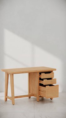 Üç çekmecesi ve temiz çizgileri olan küçük tahta bir masa. Mobilya katalogları, ürün görselleştirme, iç tasarım projeleri ve modern çalışma alanı dekorasyon sunumları için mükemmel..
