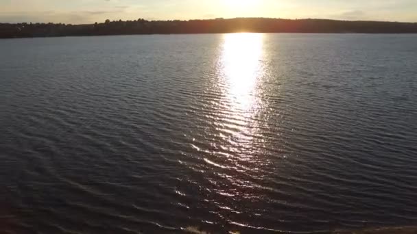 Puesta de sol y playa. Quadrocopteros de tiro . — Vídeos de Stock