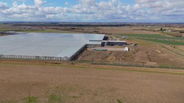 Büyük cam veri merkezi bilişim merkezinin hava görüntüsü, İngiltere 'nin Lincoln şehrinde büyük bir kompleks., 
