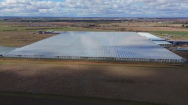 Büyük cam veri merkezi bilişim merkezinin hava görüntüsü, İngiltere 'nin Lincoln şehrinde büyük bir kompleks., 