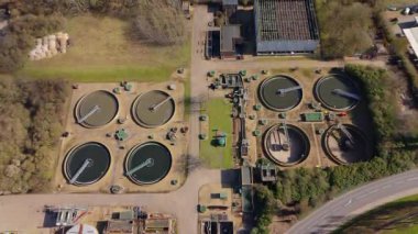 Su arıtma tesisinin hava manzarası, temiz içme suyu için kirleticilerin temizlenmesi, Birleşik Krallık