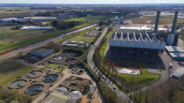 Su arıtma tesisinin hava manzarası, temiz içme suyu için kirleticilerin temizlenmesi, Birleşik Krallık