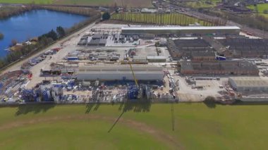 Su sporları ve balıkçılık için büyük göl rezervlerinin insansız hava aracı görüntüleri, 