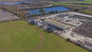 Su sporları ve balıkçılık için büyük göl rezervlerinin insansız hava aracı görüntüleri, 