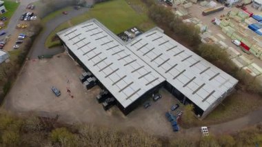 Son model veri merkezinin hava aracı görüntüsü, bilgi ve bulut depolama yapay zekası, soğutma türbinleri ve vantilatörleri