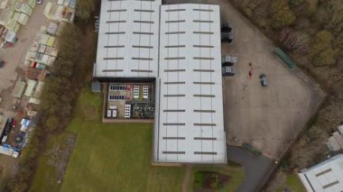 Son model veri merkezinin hava aracı görüntüsü, bilgi ve bulut depolama yapay zekası, soğutma türbinleri ve vantilatörleri