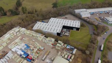 Son model veri merkezinin hava aracı görüntüsü, bilgi ve bulut depolama yapay zekası, soğutma türbinleri ve vantilatörleri