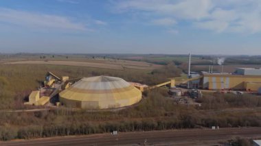 Birleşik Krallık 'taki sanayi fabrikaları, üretim tesisleri, dağıtım merkezleri ve depoların hava aracı görüntüsü.