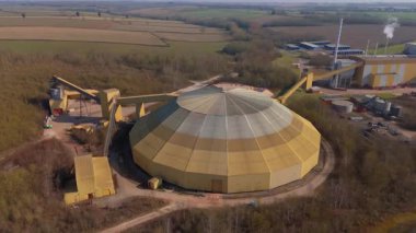 Birleşik Krallık 'taki sanayi fabrikaları, üretim tesisleri, dağıtım merkezleri ve depoların hava aracı görüntüsü.