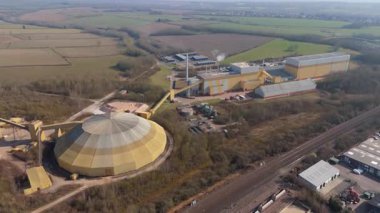 Birleşik Krallık 'taki sanayi fabrikaları, üretim tesisleri, dağıtım merkezleri ve depoların hava aracı görüntüsü.