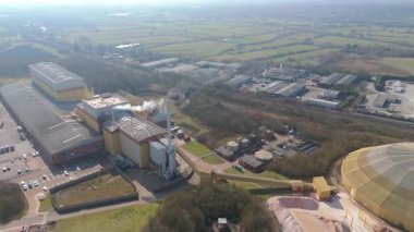 Birleşik Krallık 'taki sanayi fabrikaları, üretim tesisleri, dağıtım merkezleri ve depoların hava aracı görüntüsü.