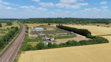 Birleşik Krallık 'ta büyük ölçekli bir kanalizasyon arıtma tesisi ve su arıtma tesisinin hava perspektifi