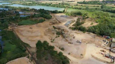 Toplu maden çıkarma tesisi, ağır fabrika makineleri, Little Paxton, İngiltere 'de mineral çıkarma. Hava aracı görünümü.