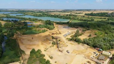 Toplu maden çıkarma tesisi, ağır fabrika makineleri, Little Paxton, İngiltere 'de mineral çıkarma. Hava aracı görünümü.