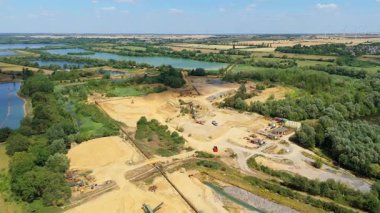 Toplu maden çıkarma tesisi, ağır fabrika makineleri, Little Paxton, İngiltere 'de mineral çıkarma. Hava aracı görünümü.