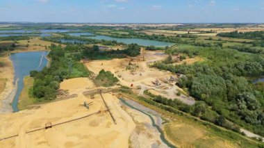 Toplu maden çıkarma tesisi, ağır fabrika makineleri, Little Paxton, İngiltere 'de mineral çıkarma. Hava aracı görünümü.
