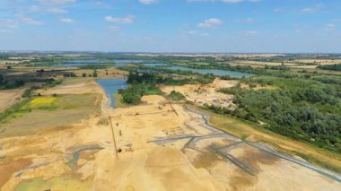 Toplu maden çıkarma tesisi, ağır fabrika makineleri, Little Paxton, İngiltere 'de mineral çıkarma. Hava aracı görünümü.