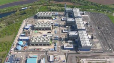 Gelecekteki nükleer ve veri merkezlerinin yeniden inşası için yıkılan West Burton elektrik santralinin dramatik hava görüntüsü