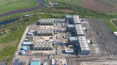 Gelecekteki nükleer ve veri merkezlerinin yeniden inşası için yıkılan West Burton elektrik santralinin dramatik hava görüntüsü