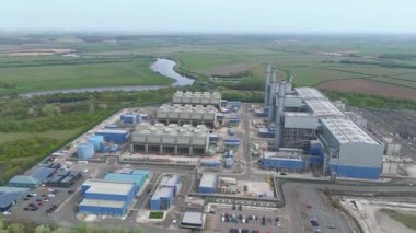 Gelecekteki nükleer ve veri merkezlerinin yeniden inşası için yıkılan West Burton elektrik santralinin dramatik hava görüntüsü