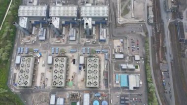 Gelecekteki nükleer ve veri merkezlerinin yeniden inşası için yıkılan West Burton elektrik santralinin dramatik hava görüntüsü